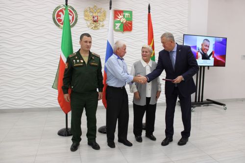 Зәйдә махсус хәрби операциядә һәлак булган геройларның гаиләләренә дәүләт бүләкләре тапшырылды