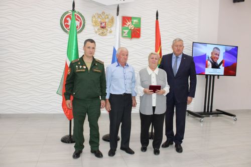 Зәйдә махсус хәрби операциядә һәлак булган геройларның гаиләләренә дәүләт бүләкләре тапшырылды