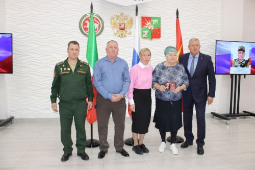 Зәйдә махсус хәрби операциядә һәлак булган геройларның гаиләләренә дәүләт бүләкләре тапшырылды