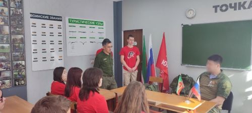 Сәвәләй  мәктәбендә хәрби егет белән очрашу узды