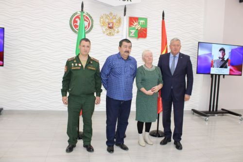 Зәйдә махсус хәрби операциядә һәлак булган геройларның гаиләләренә дәүләт бүләкләре тапшырылды
