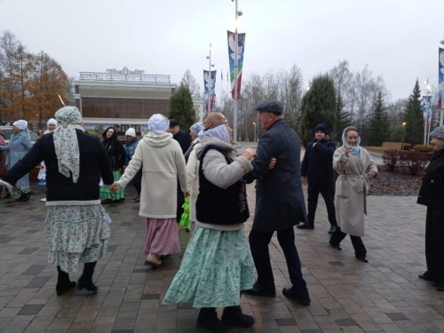 Осенняя ярмарка развернулась на центральной площади Заинска