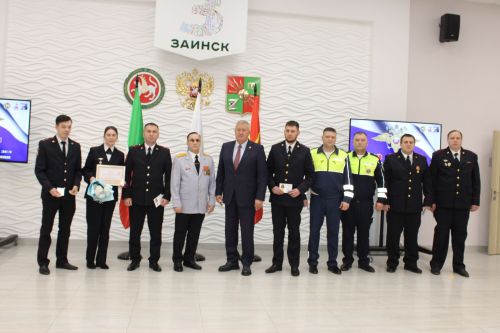 Зәйдә полиция хезмәткәрләре һөнәри бәйрәмнәрен билгеләп үтте