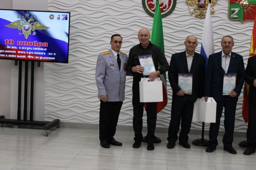Зәйдә полиция хезмәткәрләре һөнәри бәйрәмнәрен билгеләп үтте