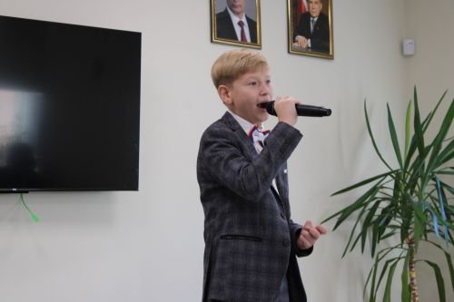 Зәйдә хәрбиләр белән очрашуда батыр ул үстергән әнигә Рәхмәт хаты тапшырылды