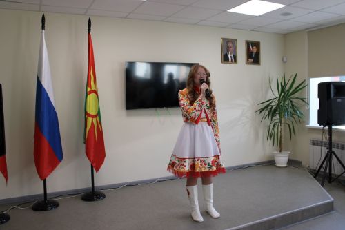 Зәйдә хәрбиләр белән очрашуда батыр ул үстергән әнигә Рәхмәт хаты тапшырылды