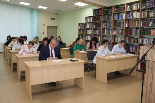 Зәй районы башлыгы «Татарча диктант» акциясенә кушылды