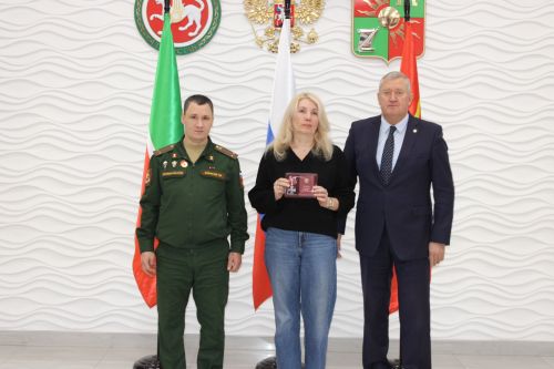 Вручение наград семьям погибших военнослужащих СВО в Заинске: церемония в ДК Энергетик