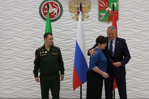 Зәйдә махсус хәрби операциядә һәлак булган геройларның гаиләләренә дәүләт бүләкләре тапшырылды