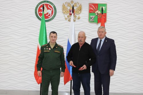 Вручение наград семьям погибших военнослужащих СВО в Заинске: церемония в ДК Энергетик