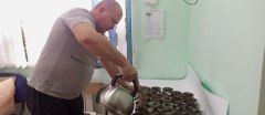 Сельские активисты Заинского района дарят бойцам частичку домашнего очага