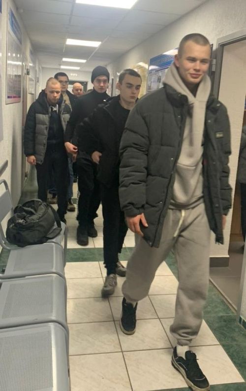 В Заинске проводили последнюю группу осенних призывников