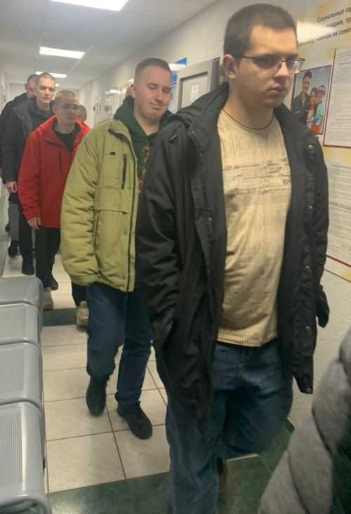В Заинске проводили последнюю группу осенних призывников