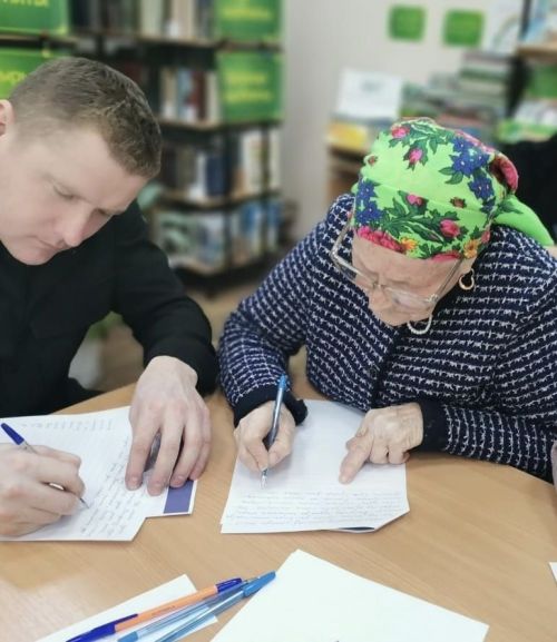 Аксар авылының 85 яшьлек әбисе татарча диктант язды