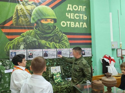 Иске Зәйдән хәрби егет туган мәктәбендә укучылар белән очрашты