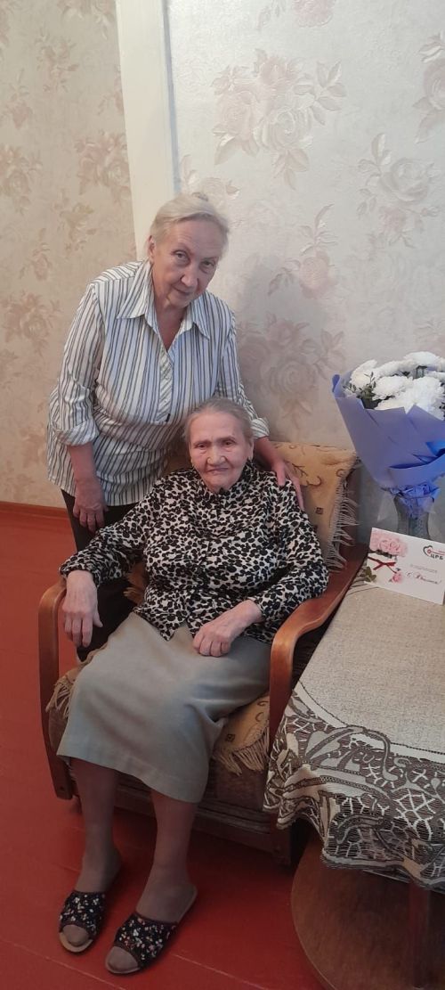 90 лет мудрости и добрых рук: Заинская ЦРБ поздравила с юбилеем ветерана труда Галину Перцеву