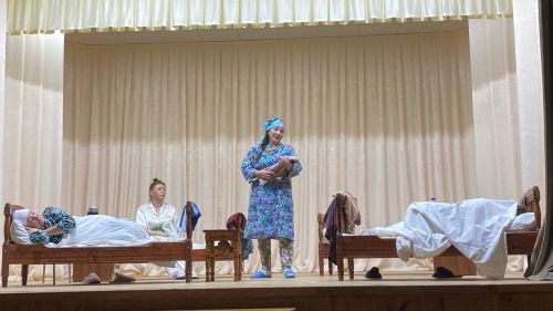 Аксар сәхнәсендә –  «Әниләр һәм бәбиләр» спектакле