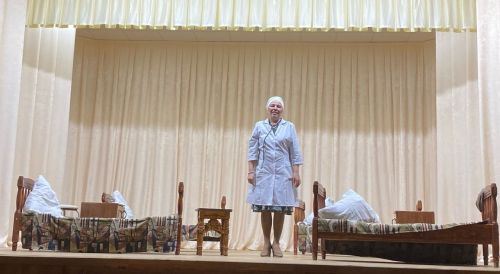 Аксар сәхнәсендә –  «Әниләр һәм бәбиләр» спектакле