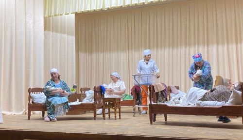 Аксар сәхнәсендә –  «Әниләр һәм бәбиләр» спектакле