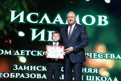 Зәйдә узган уку алдынгылары чыршы бәйрәменнән фоторепортаж