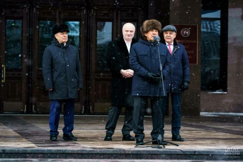 Рөстәм Миңнеханов Татарстан муниципалитетларына  автомобиль ачкычлары тапшырды