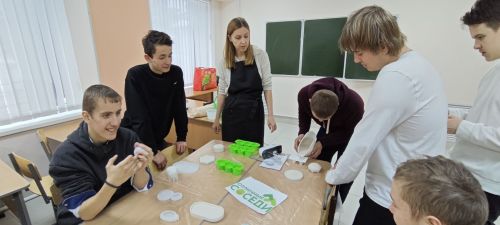 В Заинском политехническом колледже прошел инклюзивный мастер-класс по гипсовому литью