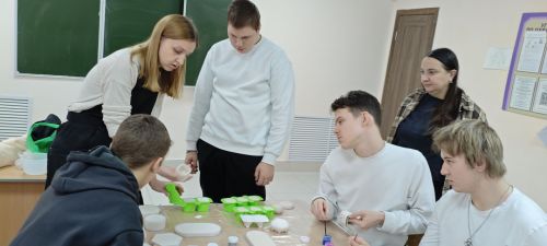 В Заинском политехническом колледже прошел инклюзивный мастер-класс по гипсовому литью