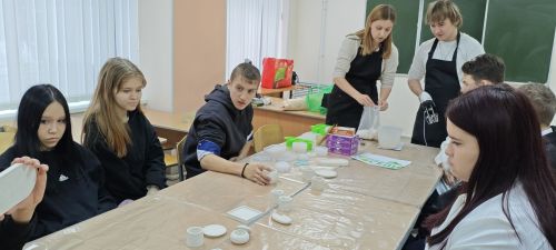 В Заинском политехническом колледже прошел инклюзивный мастер-класс по гипсовому литью