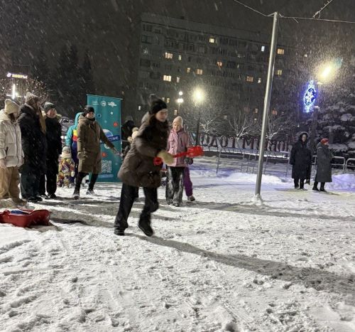 Новогодний променад собрал в парке юных спортсменов