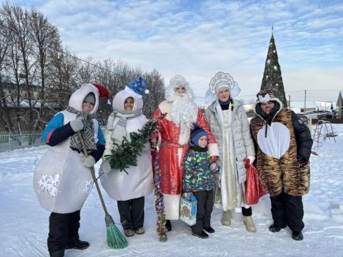 Необычный новогодний флешмоб прошёл на улице Клубной в Заинске