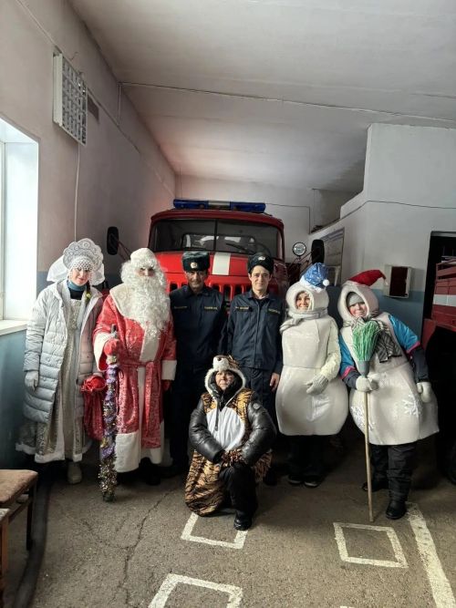 Необычный новогодний флешмоб прошёл на улице Клубной в Заинске