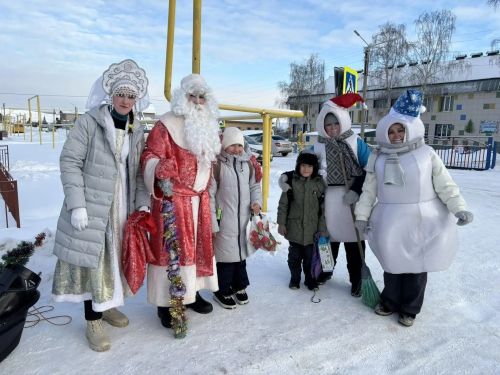 Необычный новогодний флешмоб прошёл на улице Клубной в Заинске