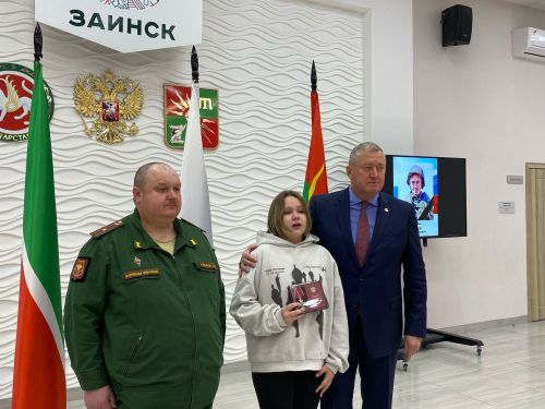 Вечная память героям: в Заинске состоялась церемония вручения наград семьям погибших участников СВО