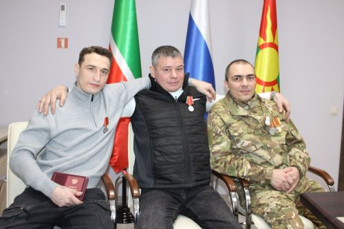 Встреча с героями СВО и вручение наград прошли в Заинске в День Героев Отечества