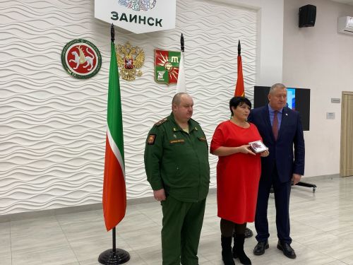 Вечная память героям: в Заинске состоялась церемония вручения наград семьям погибших участников СВО