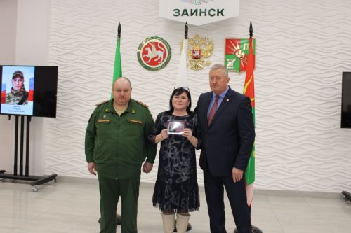 Зәйдә Ватан Геройлары көнендә махсус операциядә һәлак булганнарның гаиләләренә дәүләт бүләкләре тапшырылды