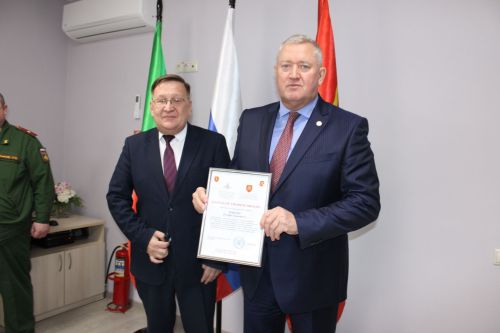 Зәйдә хәрбиләр белән очрашуда егетләргә батырлыклары өчен медальләр тапшырылды