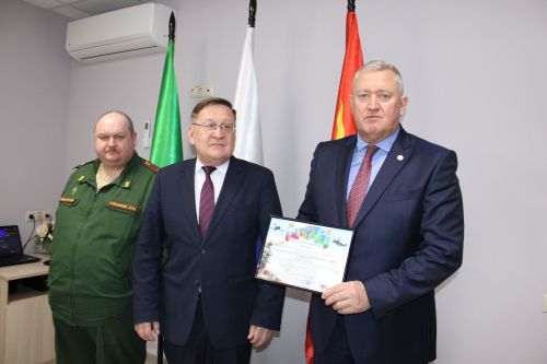 Зәйдә хәрбиләр белән очрашуда егетләргә батырлыклары өчен медальләр тапшырылды