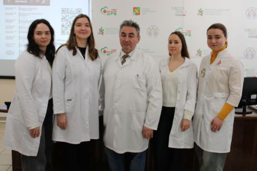 В Заинской ЦРБ старшеклассников познакомили с миром медицины
