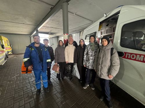 В Заинской ЦРБ старшеклассников познакомили с миром медицины