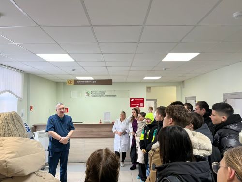 В Заинской ЦРБ старшеклассников познакомили с миром медицины