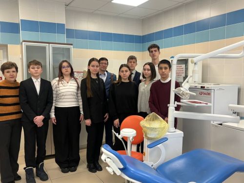 В Заинской ЦРБ старшеклассников познакомили с миром медицины