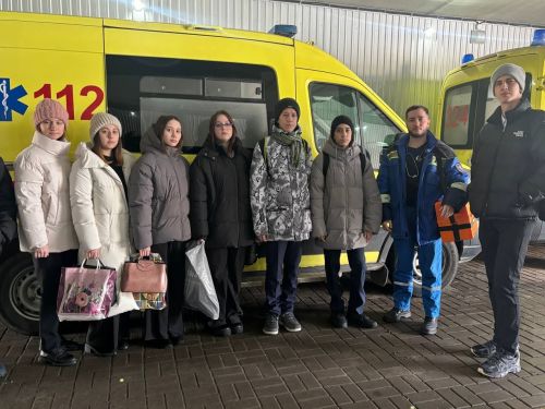 В Заинской ЦРБ старшеклассников познакомили с миром медицины