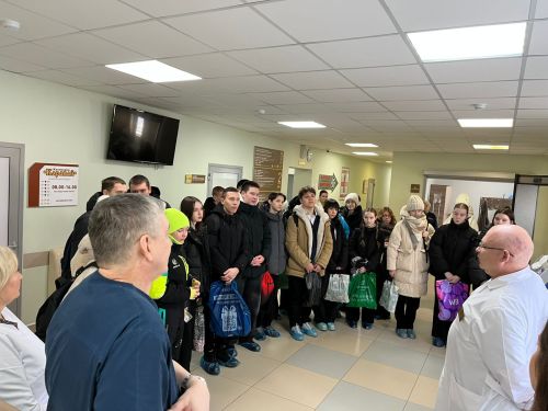 В Заинской ЦРБ старшеклассников познакомили с миром медицины