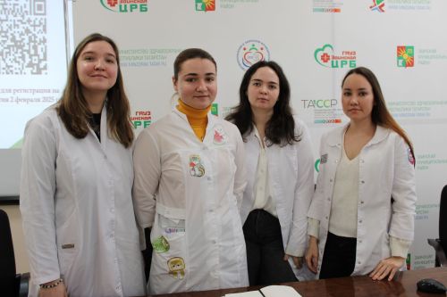 В Заинской ЦРБ старшеклассников познакомили с миром медицины