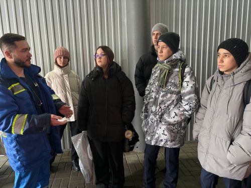 В Заинской ЦРБ старшеклассников познакомили с миром медицины