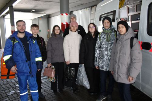 В Заинской ЦРБ старшеклассников познакомили с миром медицины