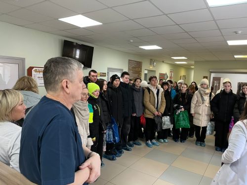 В Заинской ЦРБ старшеклассников познакомили с миром медицины