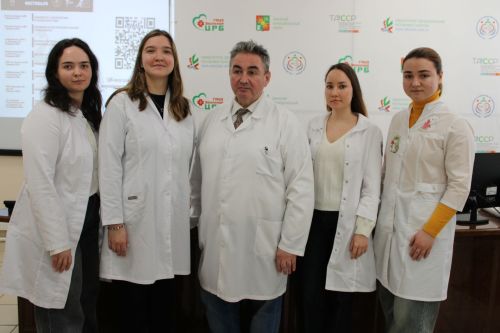 В Заинской ЦРБ старшеклассников познакомили с миром медицины
