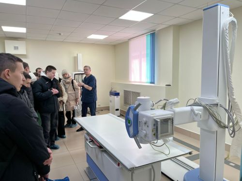 В Заинской ЦРБ старшеклассников познакомили с миром медицины